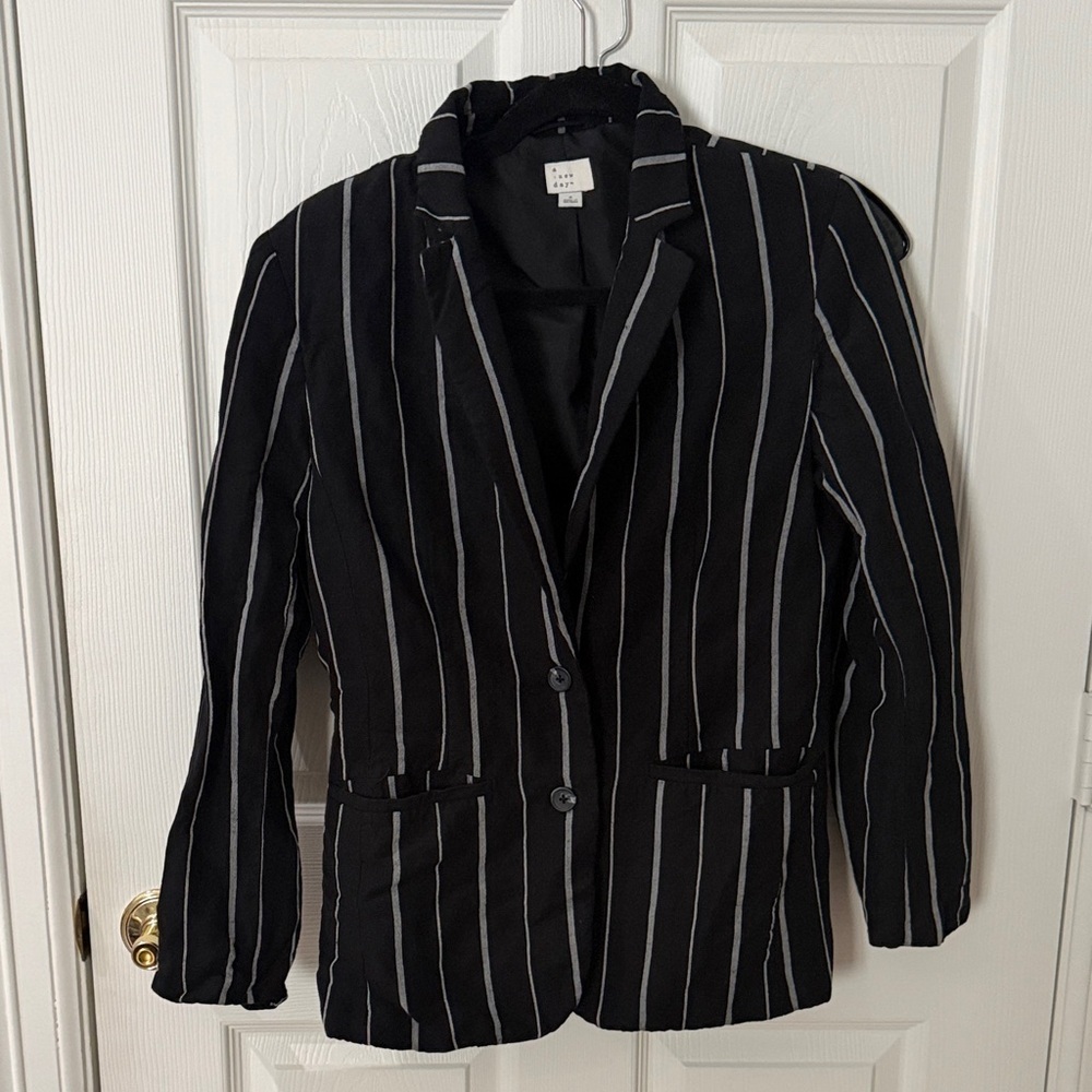 Black and White Striped Women's Blazer a new day a size 8